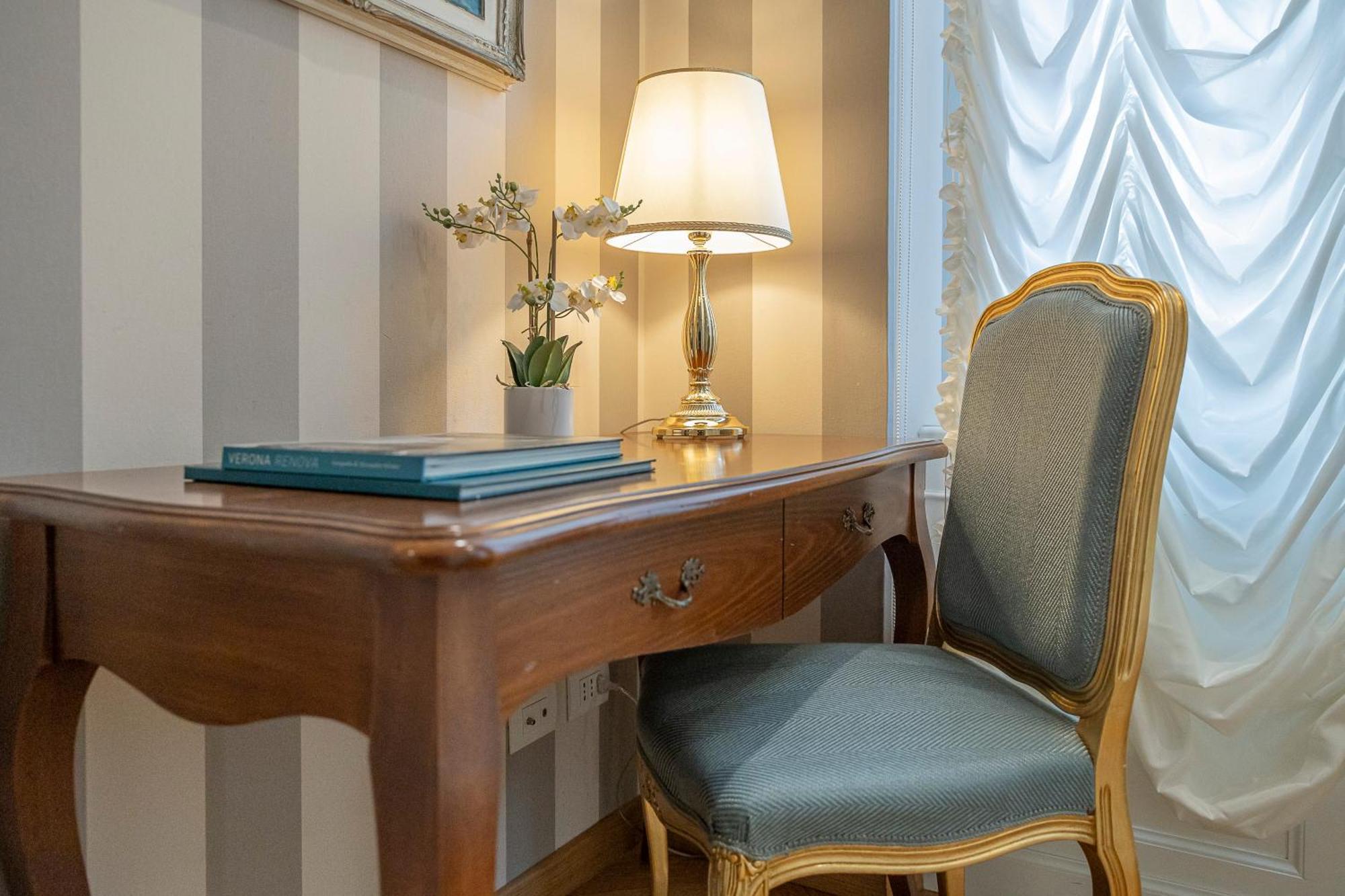 Palazzo Monga Boutique Guesthouse Verona Exterior photo
